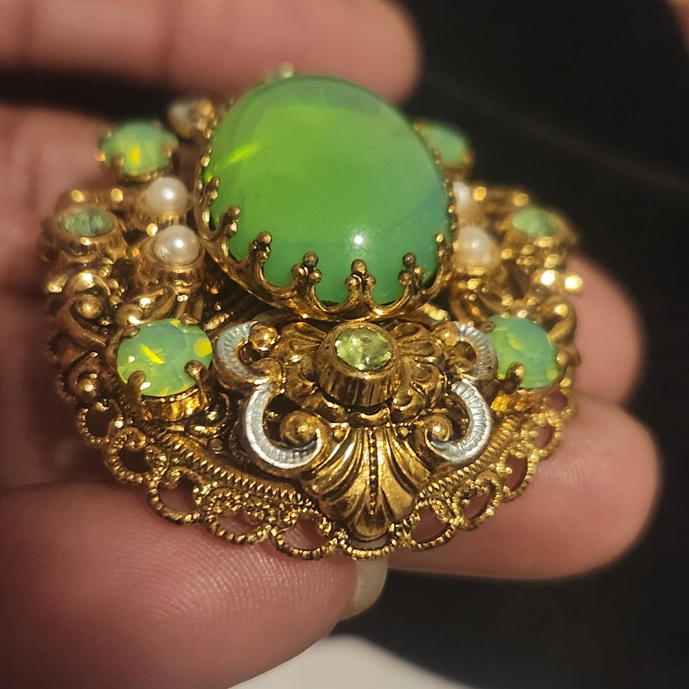 Vintage west Germany Green Cabochon Brooch Gold Tone Filigree Pearl Rhinestone - Picture 7 of 14